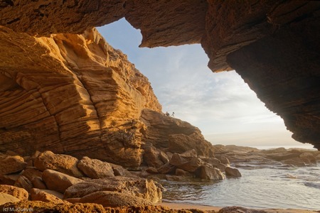 Das erste Fotoabenteuer: Eine Grotte in den Klippen auf Sardinien