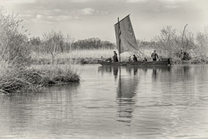 Schwarzweiss Fotografien von der Torfkahnarmada im Teufelsmoor