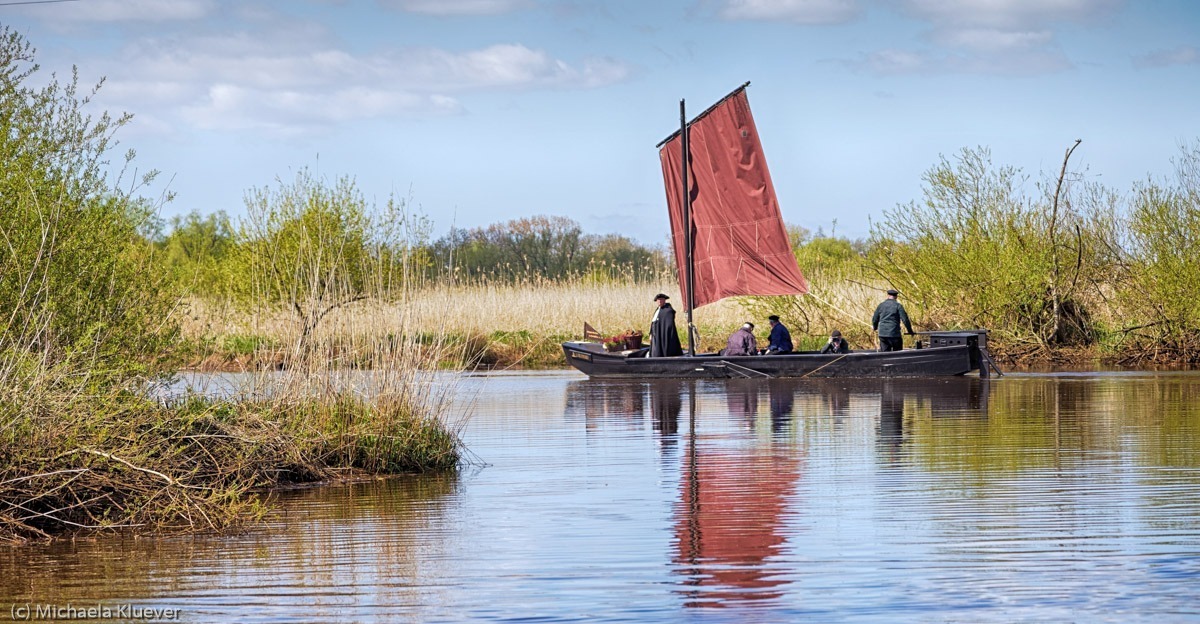 Zur Galerie Torfkahnarmada im Teufelsmoor