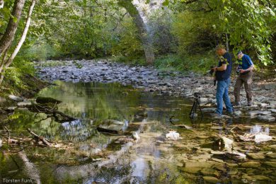 Fotoabenteuer in Zagori an der Petsioni Bruecke, auf der Jagd nach der optimalen Spiegelung