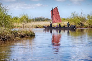 Torfkahn mit Segel auf der historischen Route von Worpswede nach Bremen