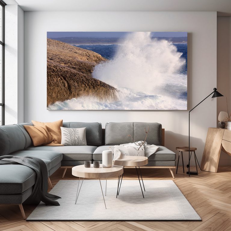 Ein Wind-und-Wellen-Foto aus Sardinien als Wandbild im Wohnzimmer