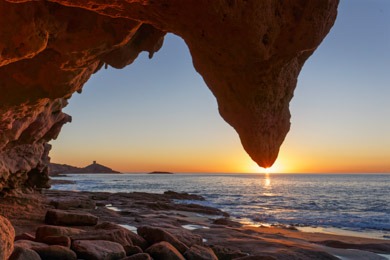 zur Galerie Klippen im magischen Licht an der Westküste Sardiniens