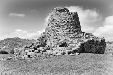 Sardiniens Vergangenheit, Fotos von Nuraghen, Menhiren und Feenhaeusern