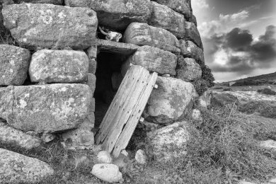 Sardiniens Vergangenheit, Fotos von Nuraghen, Menhiren und Feenhaeusern