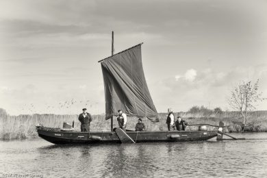 Schwarzweiss Fotos von der Torfkahnarmada im Teufelsmoor