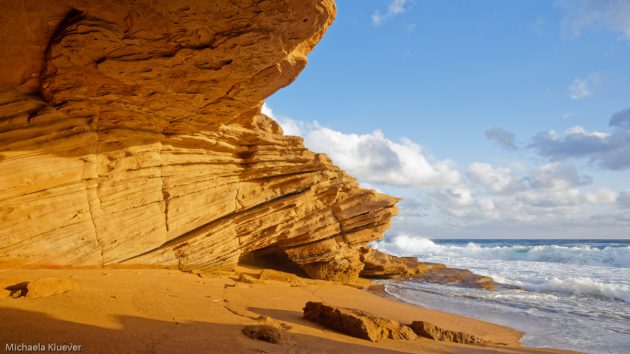 Grotte zur goldenen Stunde