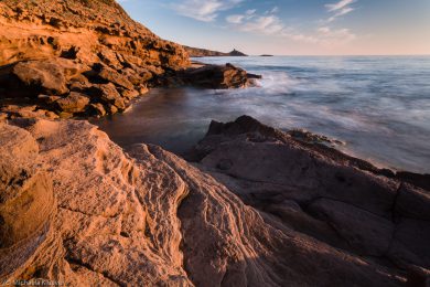 Wasser und die Farben des Abend-Lichts