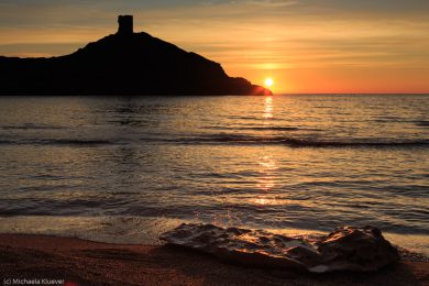 Wasser und Licht mit Sonnenuntergang