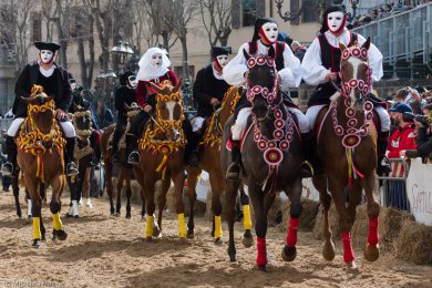 Fotografien von den Reiterfestspielen Sartiglia zum Carnevale auf Sardinien