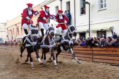 Fotografien von den Reiterfestspielen Sartiglia zum Carnevale auf Sardinien